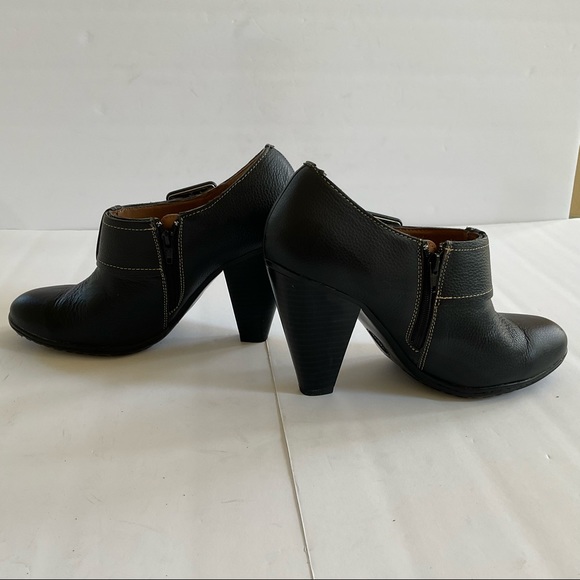 Softshoe black ankle leather boots. Size 8.5. In excellent condition. - Picture 5 of 10